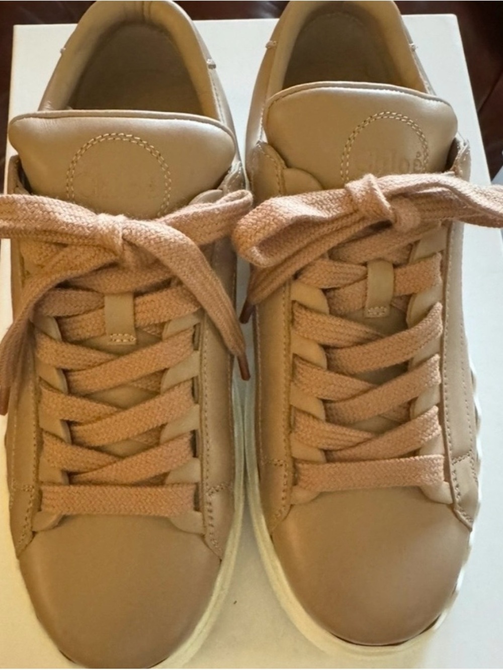 Chloé Beige Leather Low-Top Sneakers